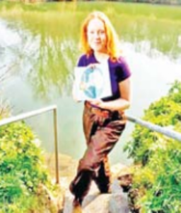 या तरुणीने नदीशी लग्न केले आणि लग्नाचा तिसरा वाढदिवस देखील साजरा केला